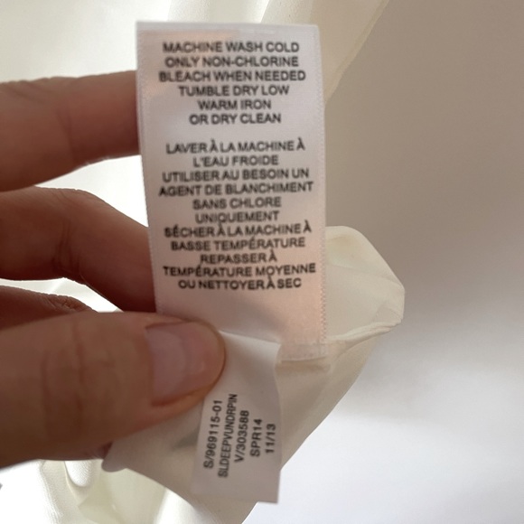 Banana Republic White Sleeveless Blouse - Picture 4 of 6